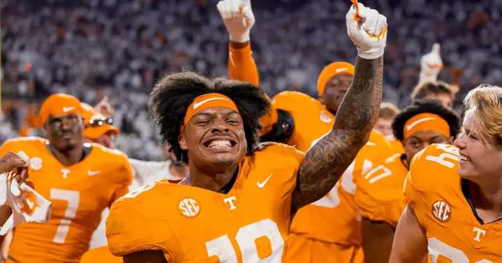 Tennessee Volunteers jump three spots to #12; Bama, Dawgs also move up in AP Top 25 Poll