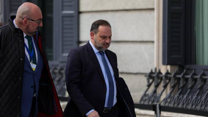 Las peticiones de Ábalos a Koldo sobre sus "amigas": "Dice Jose que vayan las dos"