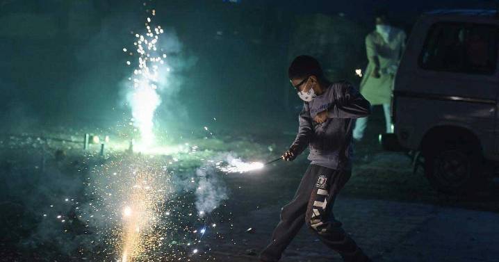 SC allows bursting of green crackers in Delhi