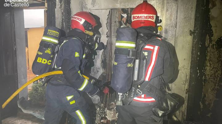 La caída de un rayo provoca el incendio en una vivienda de Onda