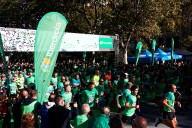 Valladolid se tiñe de verde por el cáncer