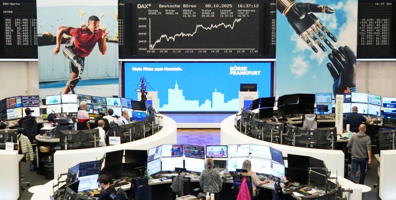 European shares dip as HSBC's Hang Seng privatisation plan weighs on banks