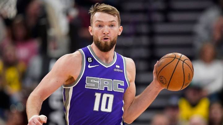 Kings' Domantas Sabonis out at least a week with hamstring strain