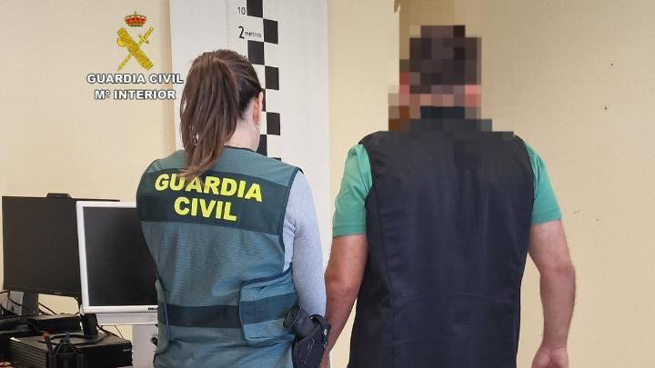 Detenida en Pontevedra una mujer por enviar vídeos íntimos de su hija menor en ropa interior