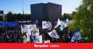 Mausoleo Militantes homenajearon a Néstor Kirchner en el cementerio de Río Gallegos