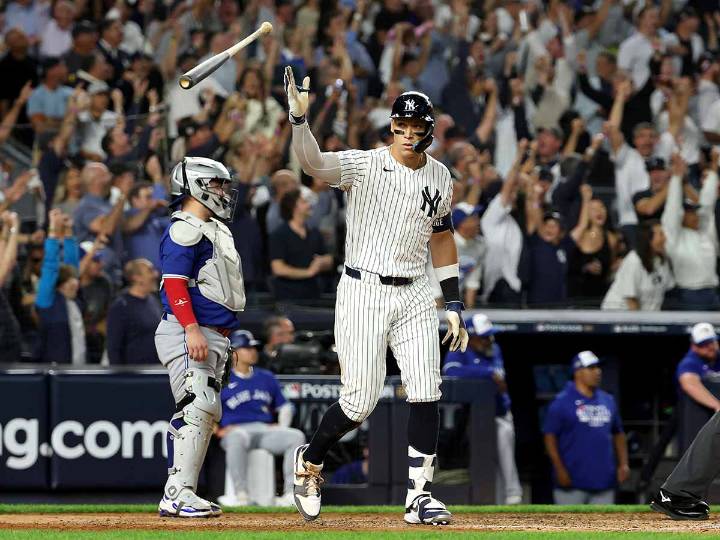 Yankees se niegan a morir y derrotan a Azulejos