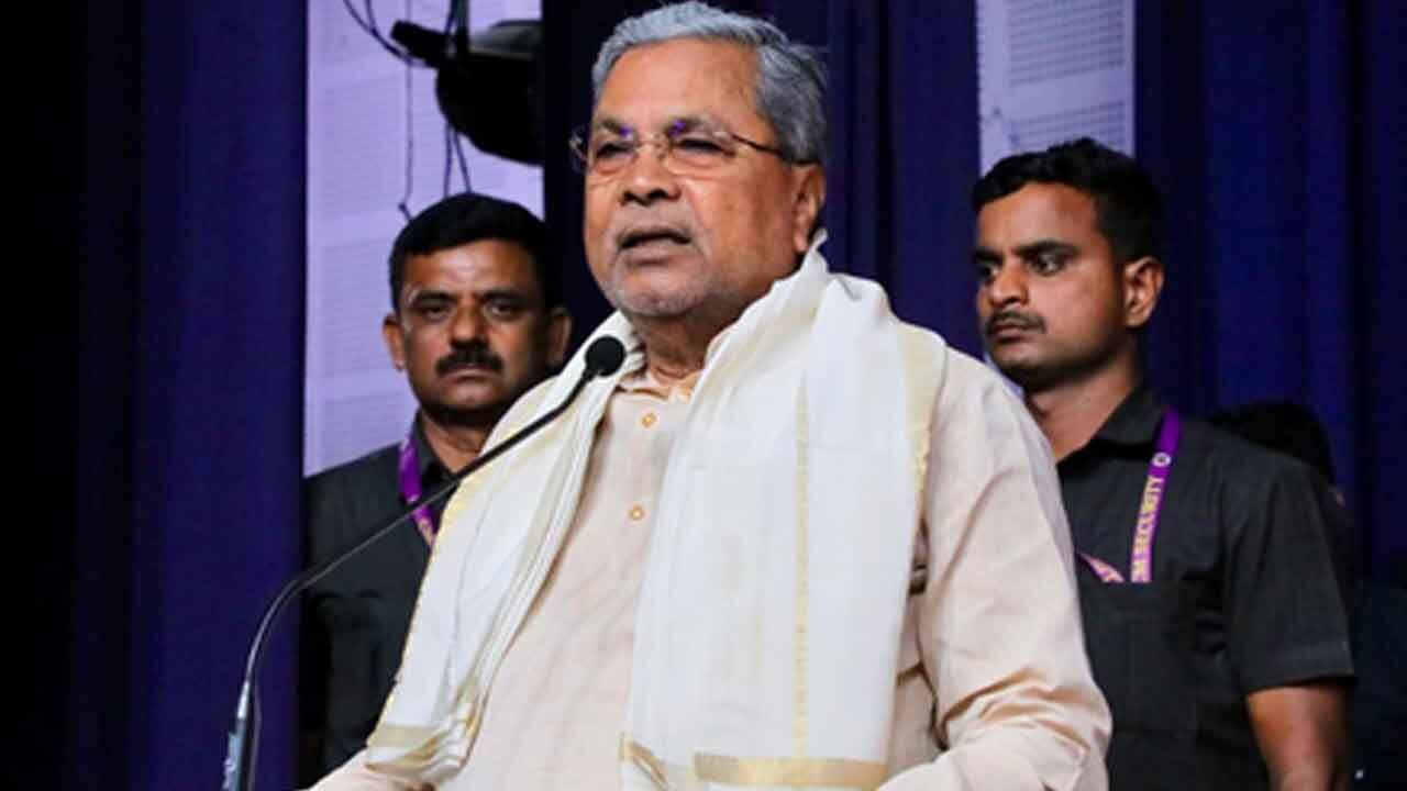 K'taka: 'Is hosting a dinner meet with Ministers major crime'? Siddaramaiah asks
