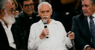 Cabildo homenajea al expanista Héctor Mejía por 3 décadas de servicio a la comunidad