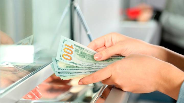 Crece la tensión cambiaria y el dólar oficial se mantiene en el techo intra banda
