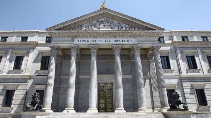 Efemérides 31 de octubre: La inauguración del Congreso de los Diputados por parte de la Reina Isabel II de España