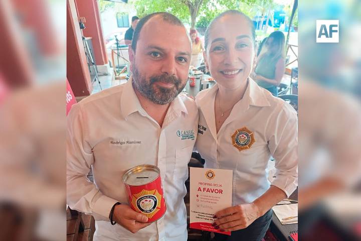 CANIRAC cumple con la campaña “La Propina Roja” en apoyo a Bomberos Voluntarios de Colima