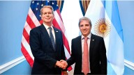 El secretario del Tesoro de EE.UU. recibió a Luis Caputo: siguen las negociaciones para ayudar a Argentina