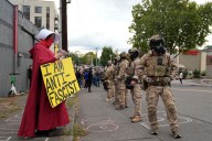 Jueza bloquea orden de Trump para desplegar a Guardia Nacional en Portland