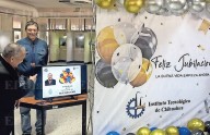 Honran carreras de docentes en 'checada de despedida'