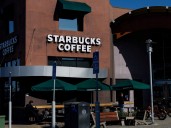 Por qué Starbucks está cerrando cientos de tiendas en Estados Unidos: qué hay detrás de la ola de despidos