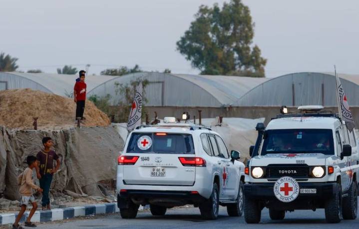 Israel recibe dos ataúdes con cuerpos de rehenes entregados por Hamas
