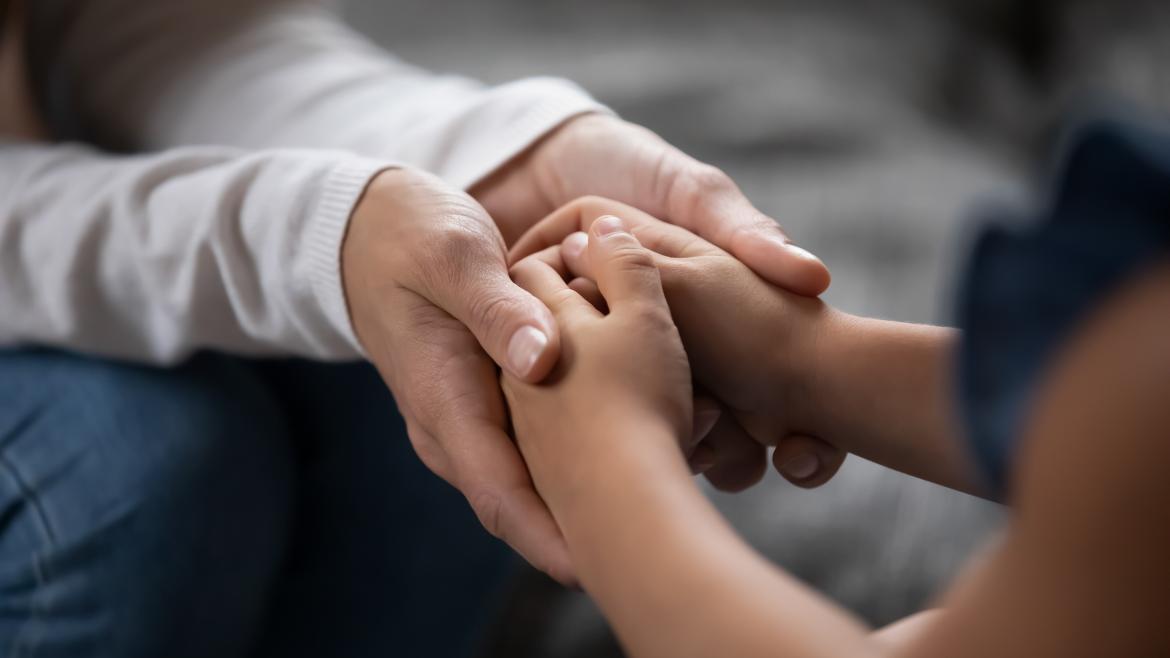 Nuevas ayudas para familias acogedoras: hasta 2.000 euros al mes desde 2026