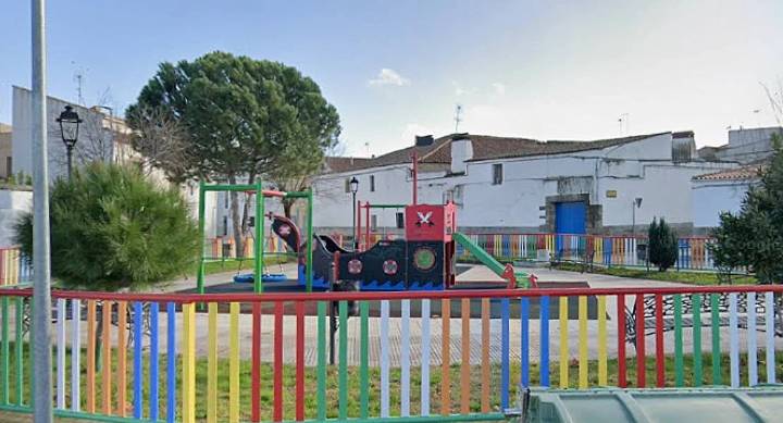 Exigen un plan urgente para rescatar los parques infantiles de Arroyo de la Luz