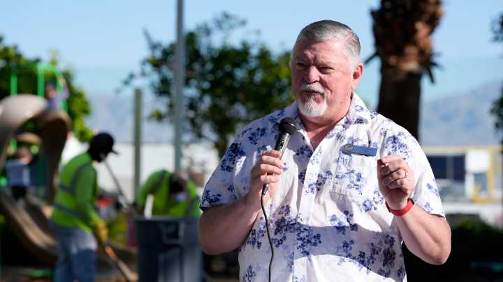 Palm Springs Mayor Ron deHarte to hold town hall for residents