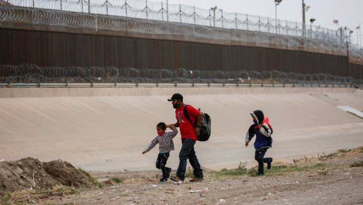Impiden recluir a menores migrantes en centros de adultos