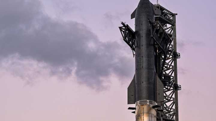 SpaceX Starship rocket launch from Texas visible in Florida. See video