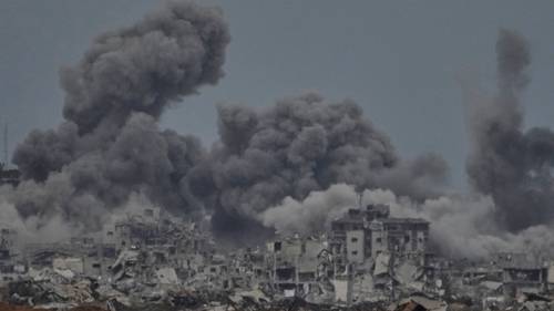 Israel and Hamas will exchange hostages and prisoners after agreeing to 1st phase of Gaza peace plan