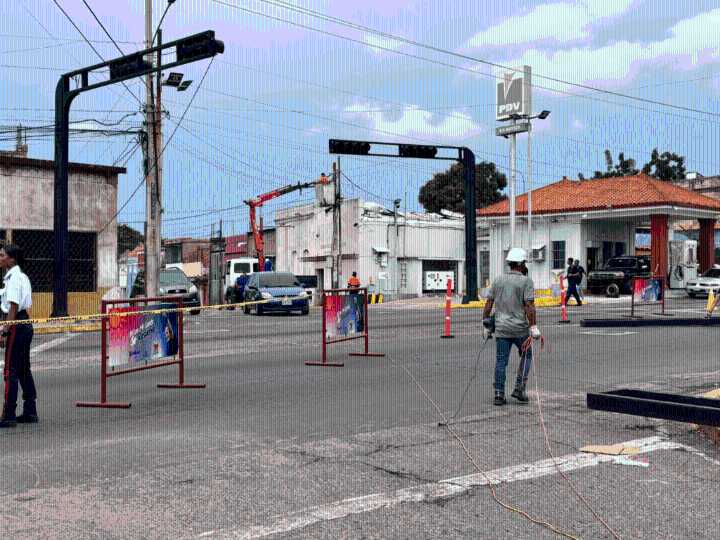 Maracaibo da un salto hacia el futuro: nuevos semáforos digitales iluminan 15 intersecciones de la avenida Bella Vista.