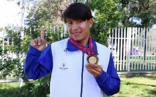 Obtiene deportista local oro en el paratriatlón