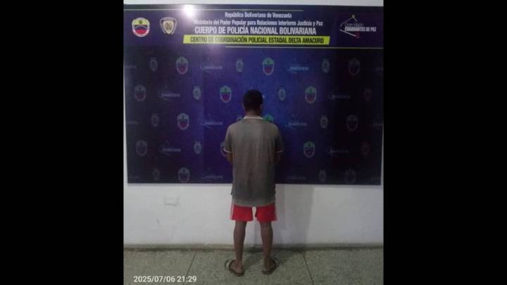 Se pasó de maraca con su pareja y dormirá solito en la PNB