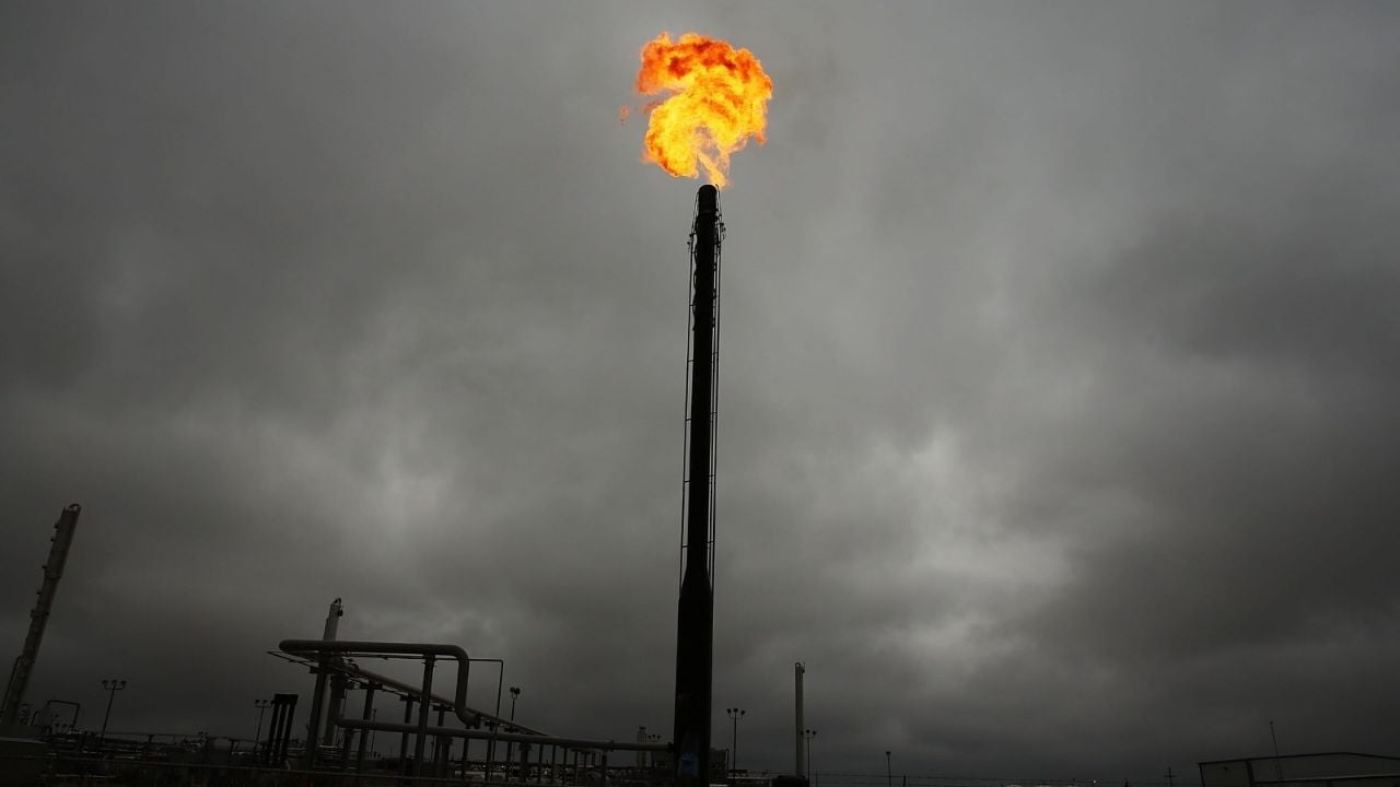 43 pozos de gas y de aceite representan un peligro en Laredo y Condado de Webb; ¿a qué se debe?