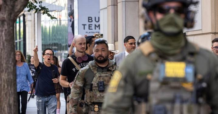 Apple takes down ICE agent tracking, reporting app