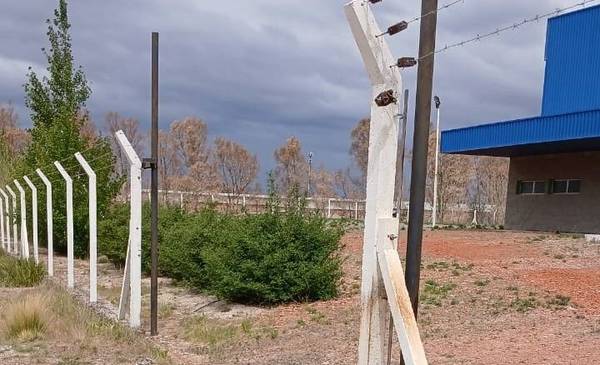 Robaron de nuestras instalaciones del Parque Industrial el portón de ingreso