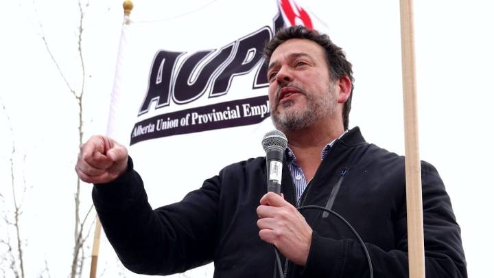 Alberta labour leader responds to back to school legislation