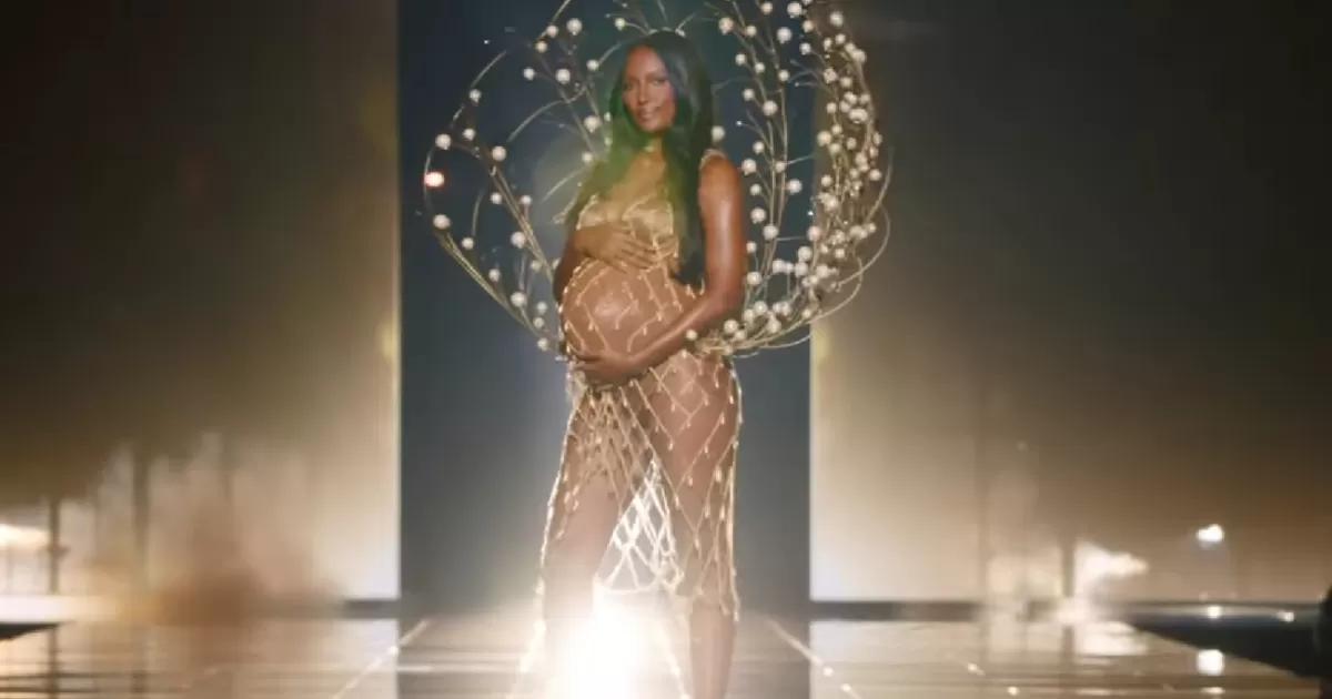 ¿Quién es la modelo embarazada que abrió el desfile del Victoria's Secret Fashion Show 2025?