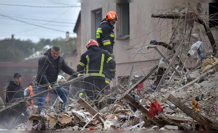 Rusia intensifica los ataques a las redes eléctricas de Ucrania y deja 5 muertos tras bombardeo con drones y misiles