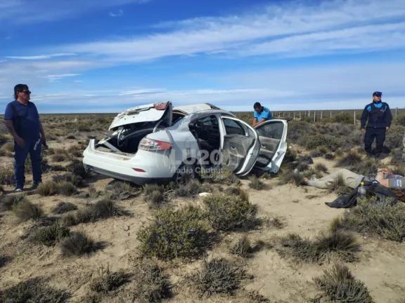 Tres heridos tras un vuelco en la Ruta 3