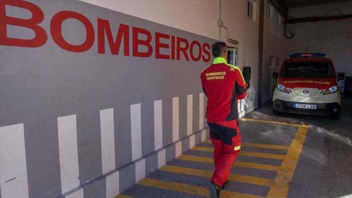 La negativa a hacer horas extra deja a Santiago bajo mínimos en bomberos y Policía Local