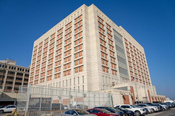 Brooklyn MDC guard who shot at car during chase says he thought he was responding to a jailbreak