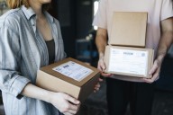 Este año será más costoso enviar tus paquetes de Navidad en Estados Unidos: el aumento de precios comenzará a aplicarse muy pronto