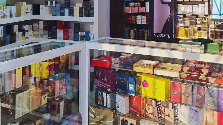 Policía Municipal detiene a sujeto que intento robar perfumes con lujo de violencia