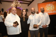 Entregan premio San Francisco de Campeche a músico