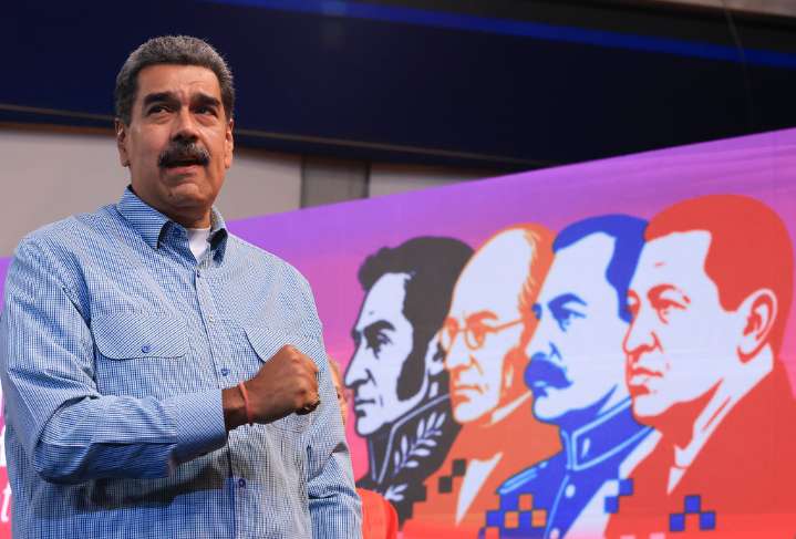 EU aumenta bloqueo y cerco militar contra Venezuela