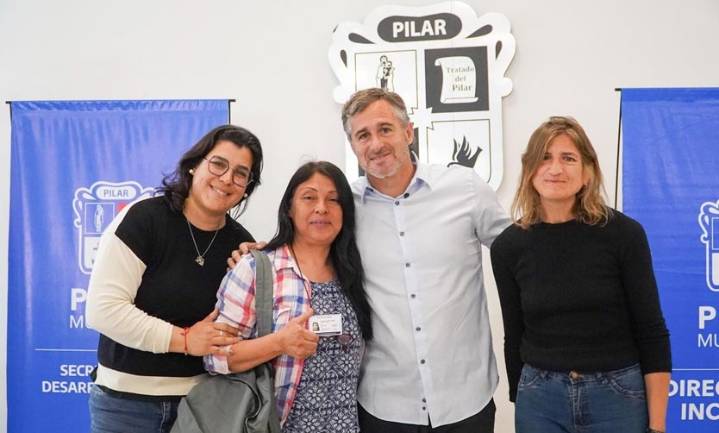 Achával acompañó una nueva jornada de asesoramiento a vecinos con discapacida