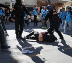 Tensión frente al Congreso: la Policía detuvo al menos un jubilado, un fotógrafo y un delivery durante la marcha