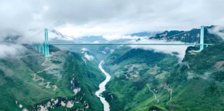 “Inauguran el puente más alto del mundo: 2.980 metros que ahorran dos horas de viaje”