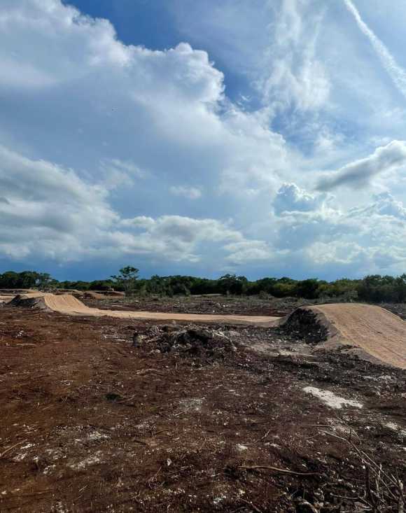Pista de carreras clausurada en Ixil