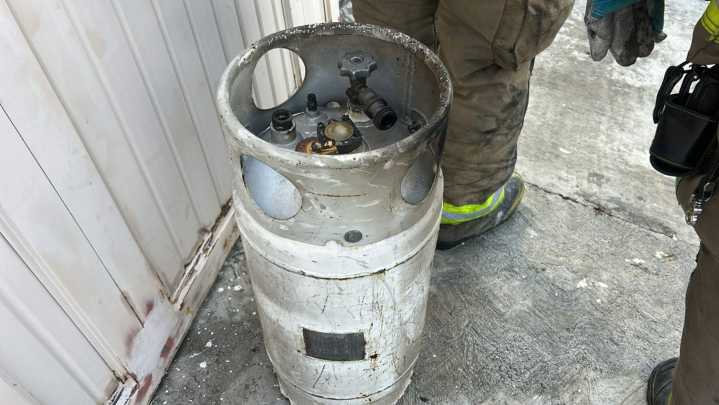 Explosión de Tanque de Gas LP Deja Dos Hombres y un Perrito Heridos en Monterrey