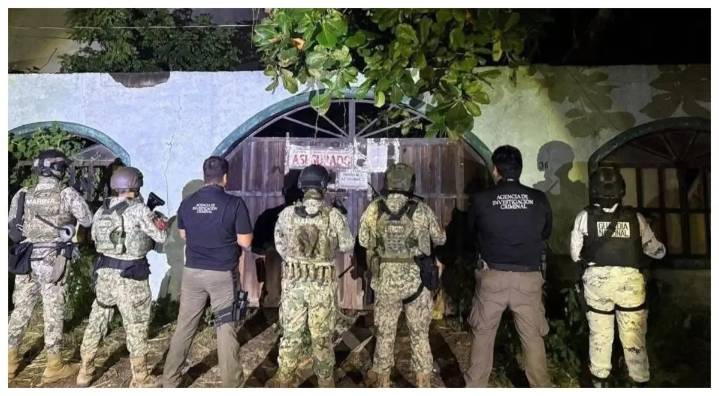 Revientan bodega con arsenal, explosivos y toneladas de marihuana en La Peñita de Jaltemba