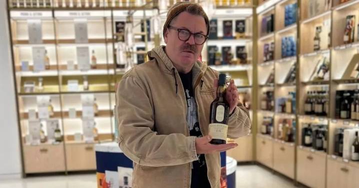 Parks and Recreation's Nick Offerman spotted in Edinburgh city centre