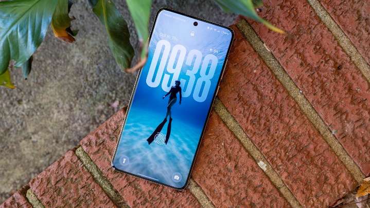 News Weekly: OxygenOS 16 arrives for OnePlus phones, Samsung's XR headset is coming, Pixel 10 Pro Fold battery explodes, and more